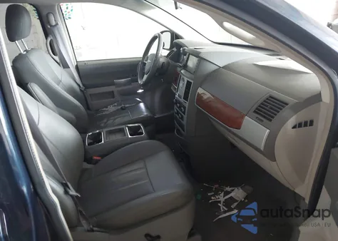 2008 Chrysler Town & Country Touring z USA, uszkodzony, nr VIN 2A8HR54P38R722733